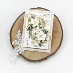 Ręcznie robiona kartka okolicznościowa z kwiatami z papieru oraz foamiranu. Biało-złota kartka idealna na ślub, urodziny, imieniny.