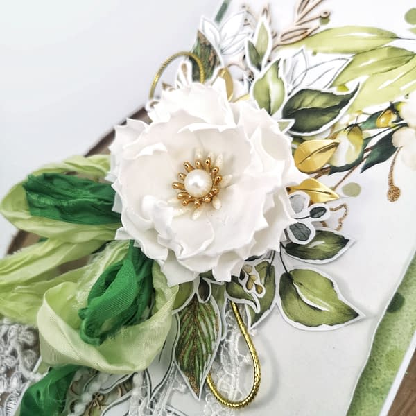 Kartka z ręcznie robionym kwiatem z foamiranu. Oryginalna, zielono-złoto kartka na ślub, urodziny, imieniny.