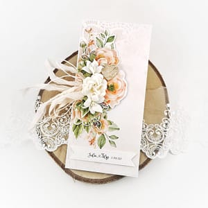 Ręcznie robiona brzoskwiniowa kartka ślubna. Piękna kartka scrapbooking z serduszkiem. Idealna kartka na wesele z personalizacją.