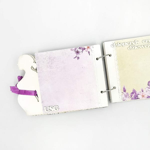 Album ciążowy handmade. Piękny album ciążowy w kolorze fioletowym, dostępny od ręki. Album ciążowy to piękny prezent dla przyszłej mamy.