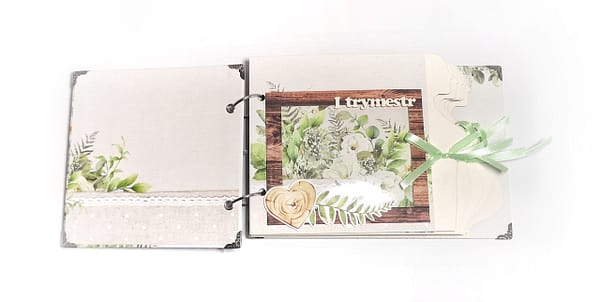 Ręcznie robiony album ciążowy scrapbooking. Album w naturalnych kolorach - biel, beż, brąz, zieleń z motywem roślin. W środku kieszonki na zdjęcia USG oraz notatki.