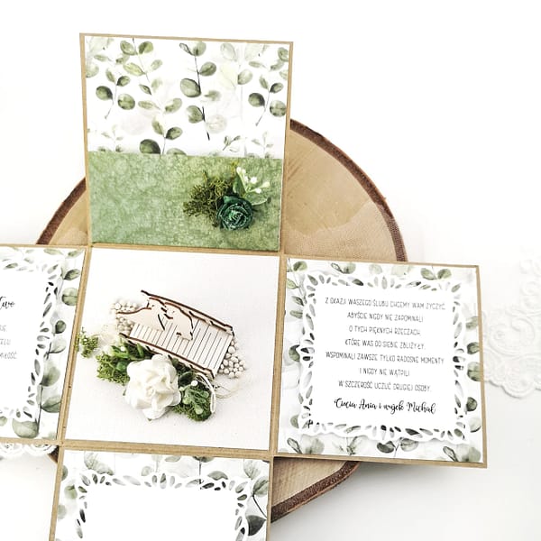 Oryginalny prezent ślubny: ręcznie robiony exploding box z kwiatami, w kolorze zieleni i bieli.